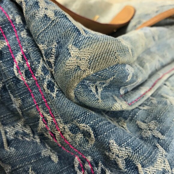 LOUIS VUITTON Pink Monogram Shoulder Bag - Picture 16 of 16